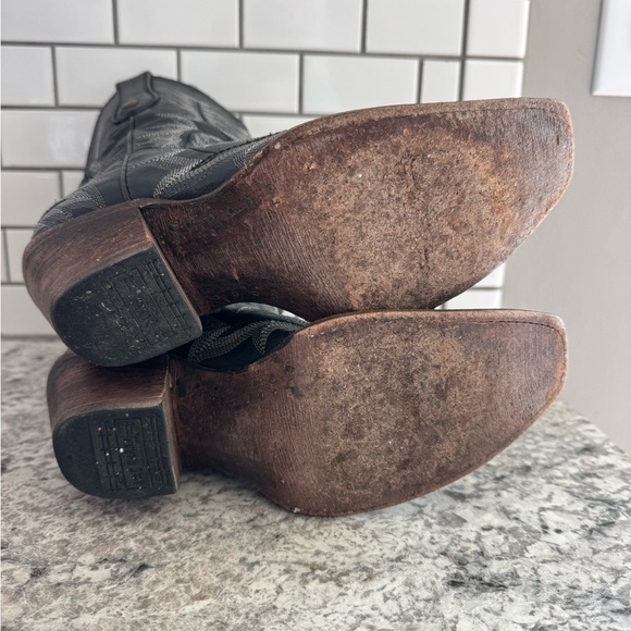 Corral Black Embroidered Western Cowboy Ankle Boots! - Picture 7 of 8